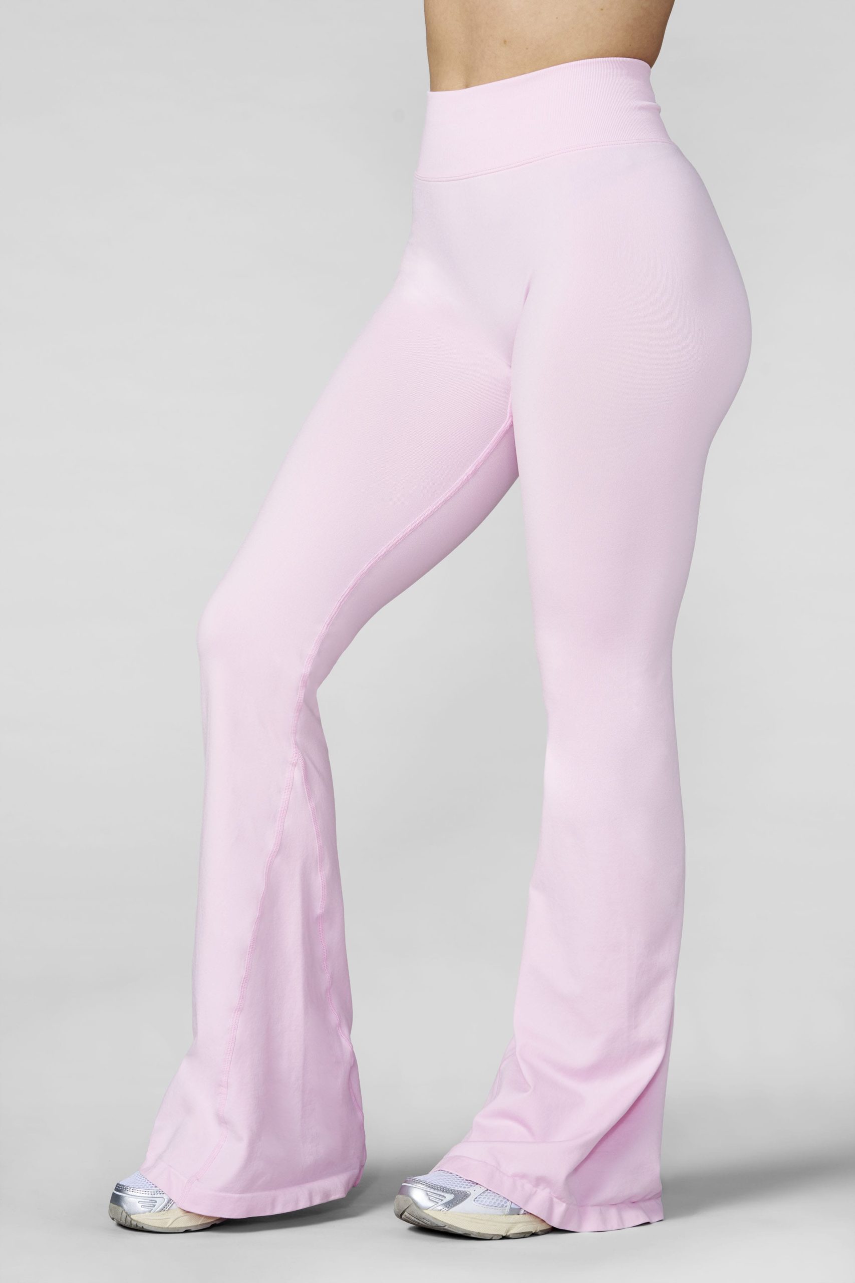 W2206 - Curve Seamless Flare Leggings (Reg) - Image 5